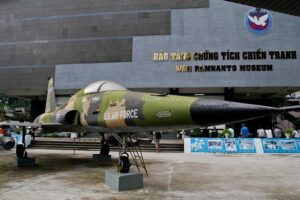 1-Day Ho Chi Minh City & Cu Chi Tunnels-Deluxe Group Of 10 Max - Ho Chi Minh City Morning Stops: French Colonial Photos and Big Memory