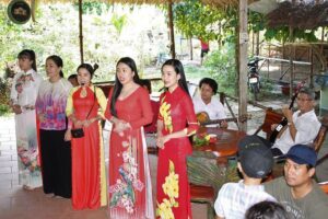 1-Day Mekong Delta Deluxe Tour: My Tho & Ben Tre (Max 10) - Vinh Trang Pagoda: Chinese, Vietnamese, and Khmer in One Stop