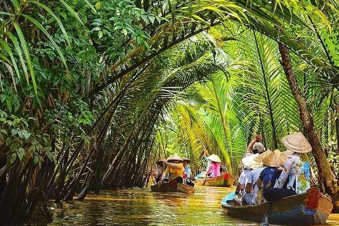 BIG BOSS private LIMOUSINE DAY TRIP TO MEKONG DElTA - My Tho Morning Stop: Getting Oriented on the River