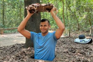 Combine Cu Chi Tunnels & City Tour by DGT - Saigon Central Post Office: a quick French-photo stop that pays off