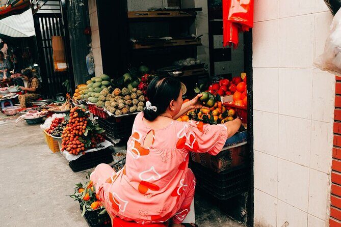 Early Riser Walk: Grandma Noodles, Cafe, Exotic Fruits & History - Thich Quang Duc Monument: a quiet, heavy start before food