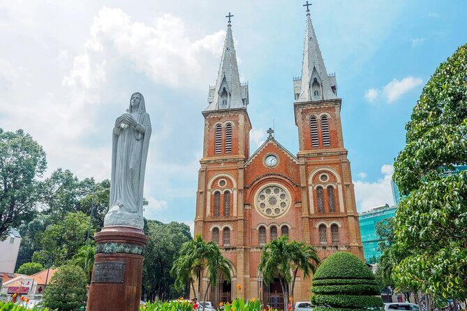 [Free E-sim] Half Day Guided Tour in Ho Chi Minh City - Central Post Office and Saigon Notre Dame: Your Best Photo Start