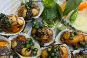 Ho Chi Minh City Food Tour with 8+ Authentic Local Tastings - Central Post Office and a Cathedral Peek: Food Breaks in a Big Landmark Area
