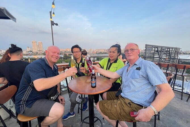 Ho Chi Minh City Food Tour with 8+ Authentic Local Tastings - People’s Committee to Nguyen Huệ: Statue Views, Street Theatre, and a Secret Dish
