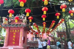 Ho Chi Minh City Sightseeing, midnight, Shopping tours by scooter - Pickup, helmets, raincoats, and the details that save your night