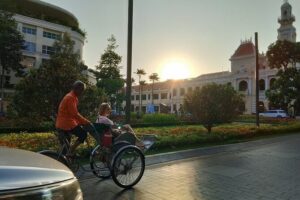 Ho Chi Minh City with Street Food Tour by Cyclo - Stop-by-stop: Independence Palace, Nguyen Hue Street, and first impressions