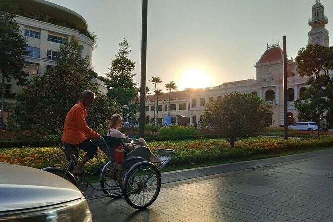 Ho Chi Minh City with Street Food Tour by Cyclo - Stop-by-stop: Independence Palace, Nguyen Hue Street, and first impressions