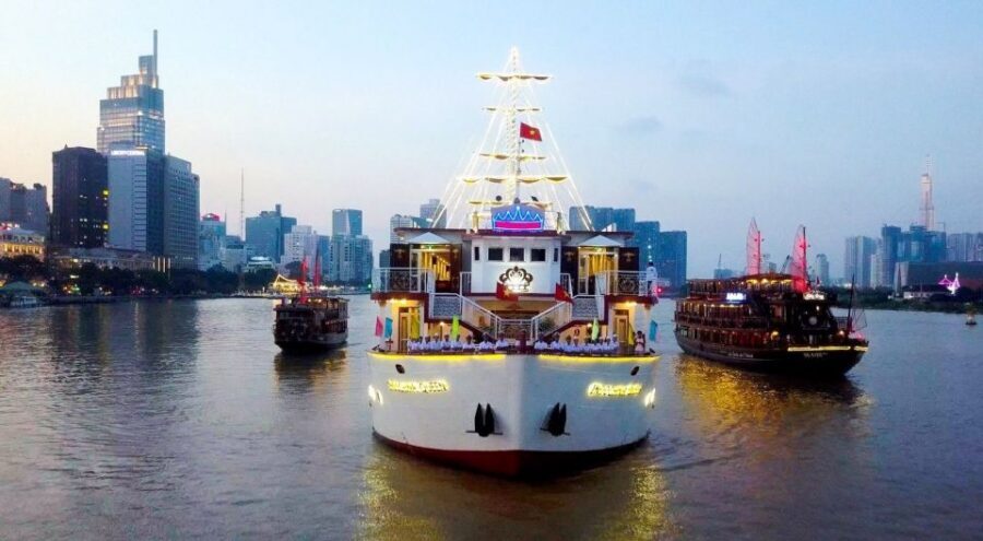 Ho Chi Minh: Private City Tour and Dinner Cruise with Buffet - Choosing Cyclo or Scooter From the Opera House Meeting Point