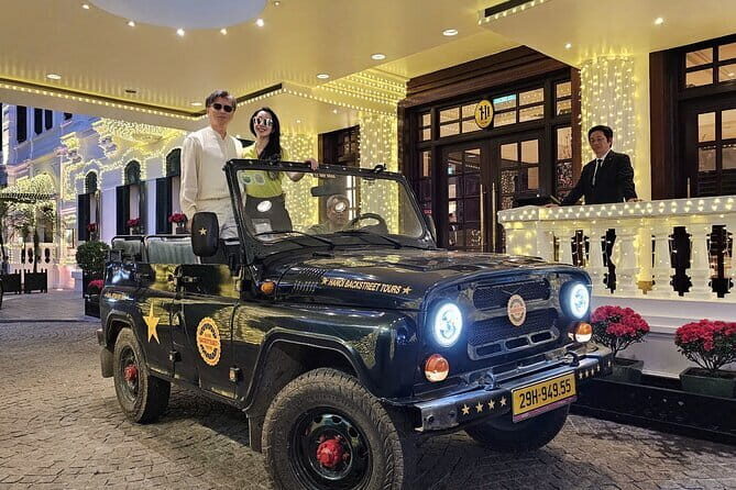 Jeep Tour Saigon By Night : FRESH SEAFOOD, STREET FOOD & SKY BAR - Nguyen Hue Street at night: where you get your bearings fast