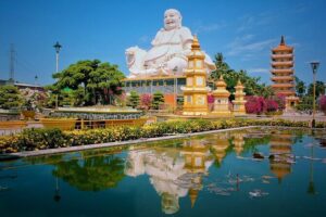 Mekong Delta Boat Tour - Vinh Trang Temple: a calm reset before you hit the water