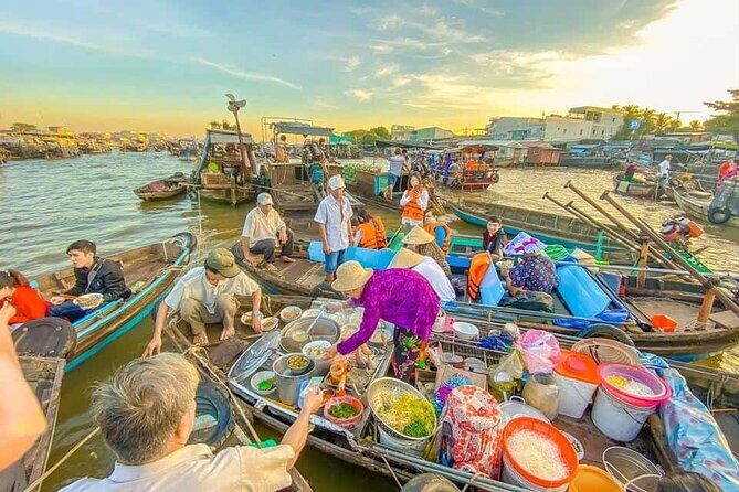 Mekong Delta Tour with Kayaking, Cycling and Cooking - Cooking class time: making spring rolls and Vietnamese pancakes