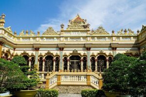 Mekong Delta VIP Tour - Transportation by Limousine - Vinh Trang Temple: A Calm Start Before the Water Day