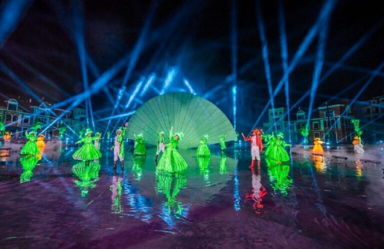 Phu Quoc: Grand World Entry Ticket - Hours matter: gondola timing, evening flow, and Lunar New Year late nights