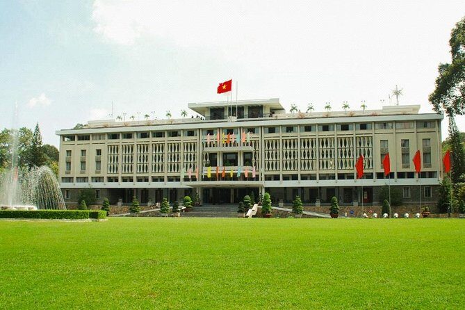 Private Ho Chi Minh City Discovery Full-Day Guided Tour - Lunch at a local restaurant: what makes it good value