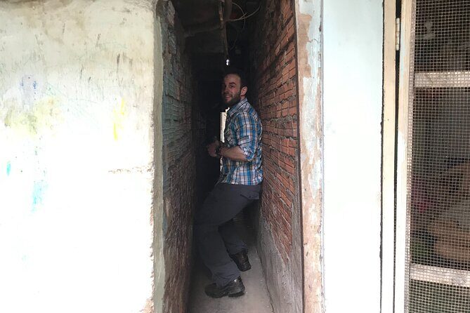 Saigon Slum tour and Saigon Chillspots by motorbike/ Aodai rider - Nguyen Thien Thuat apartment buildings: the stop that gives context fast