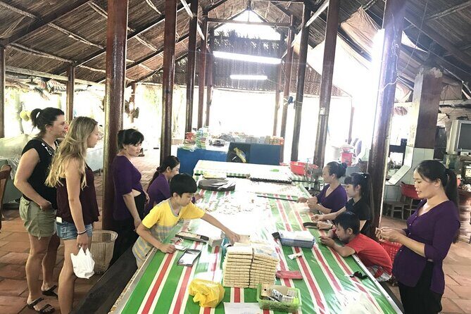 Song Xanh Sampan Mekong Delta Cruise 3 Days 2 Nights - Day 2: Long Xuyên on narrow canals, monkey bridges, and the scheduled Long Xuyên stop