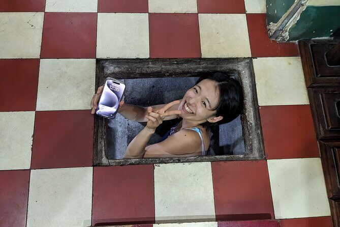 Three Coolest Neighborhoods in Saigon - District 4 and Xóm Chieu Market: The Alley Maze Feeling