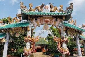 VIP Tour in Dragon Floating Temple sightseeing by SpeedBoat - Dragon Floating Temple (Snake Island): the star stop