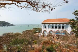 Vung Tau Full-Day Tour with Beach, Christ Statue & White Palace - Christ the King Statue: Worth the Climb for the Coastline Views